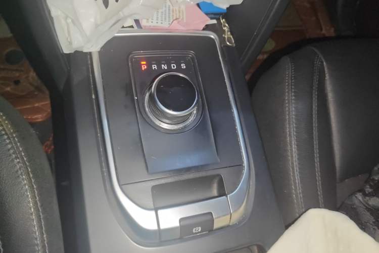 Used Land Rover Discovery Sport 2017 2.0T PURE Gear Lever