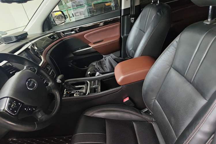 Used GAC Trumpchi GS8 2017 320T Two-Wheel Drive Luxury Smart Connectivity Version (7 Seats) Left Front Seat