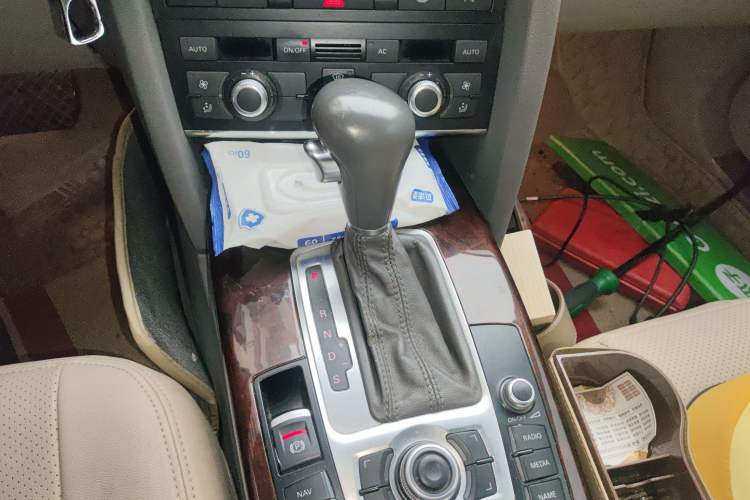 Used Audi A6L 2011 2.0 TFSI Automatic Standard Edition Gear Lever