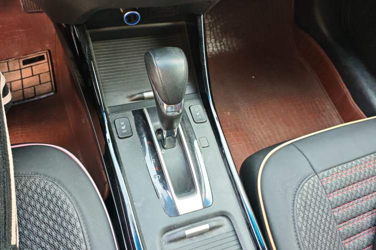 Used Honda Jade 2017 210 TURBO CVT Luxury Edition 5 Seats Gear Lever