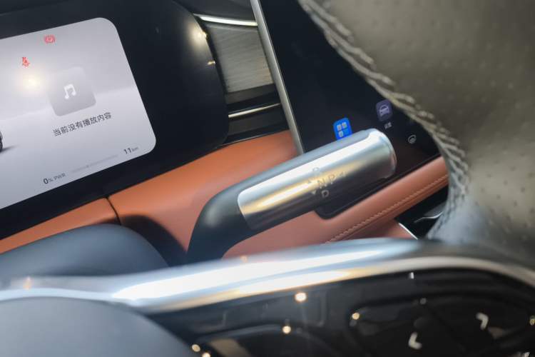 Used Hima AITO M5 2025 Extended-Range Ultra Rear-Wheel-Drive Version Gear Lever