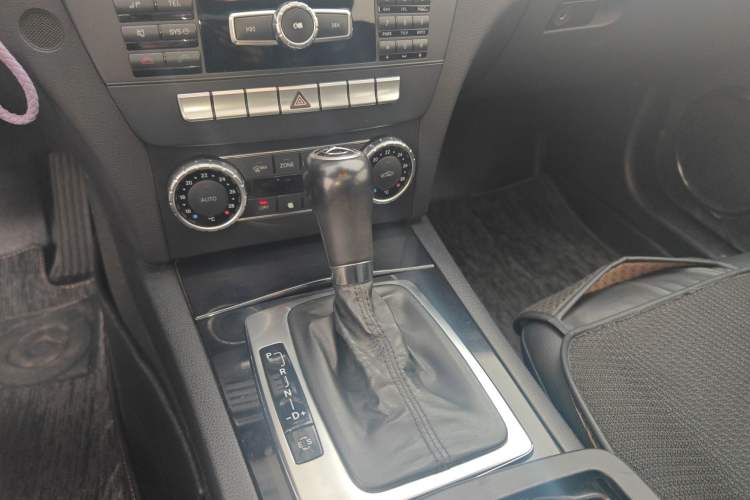 Used Mercedes-Benz C-Class 2011 C 180K Classic model