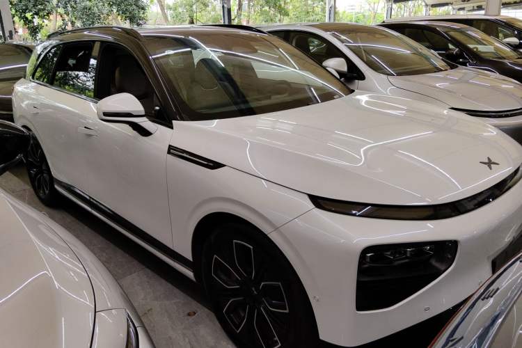 Used XPeng G9 2025 625 Long-Range Max Front Right 45 Deg