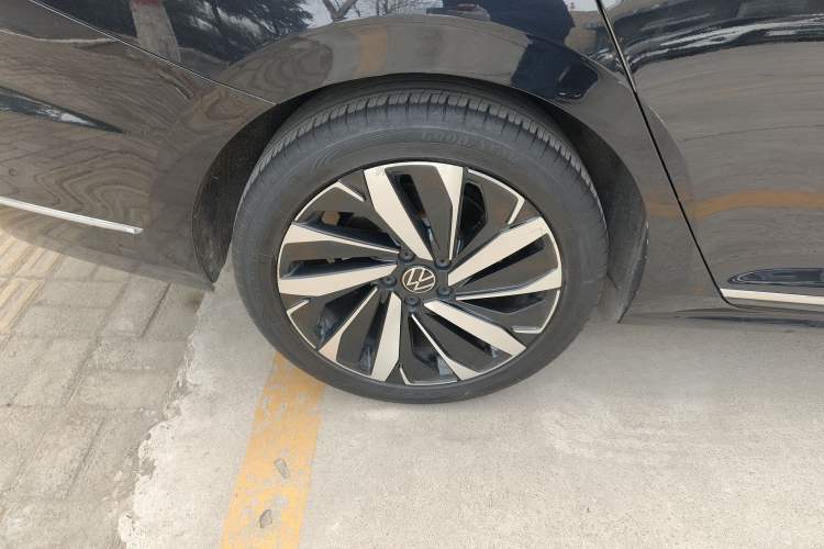 Used Volkswagen Passat 2024 380TSI Dragon Edition Exterior 5