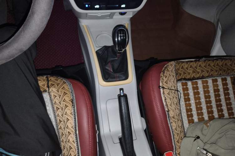 Used Jinbei New Hiace X30L 2019 1.5L Van Business Edition China VI SWC15M Gear Lever