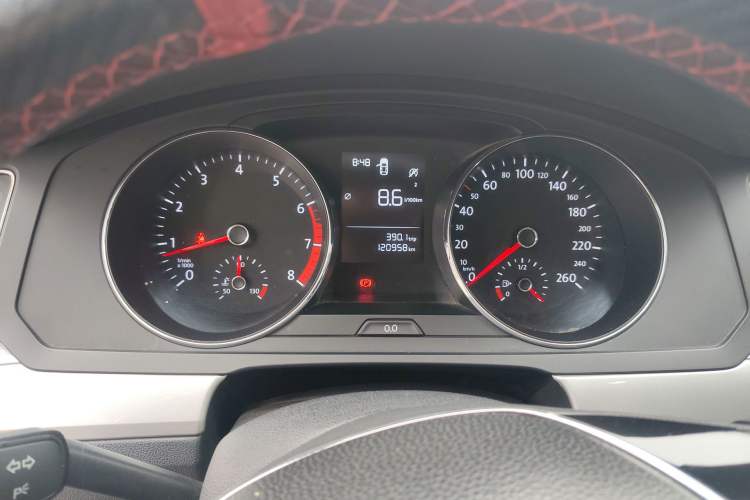 Used Volkswagen Lamando 2017 230TSI Manual Trend Edition Instrument Cluster