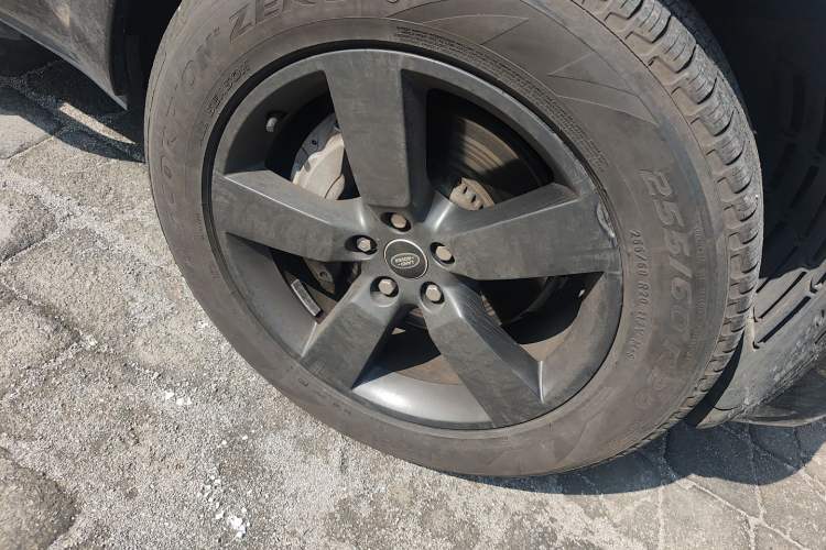 Used Land Rover Defender 2022 110 P400 X-DYNAMIC HSE Right Front Wheel Hub