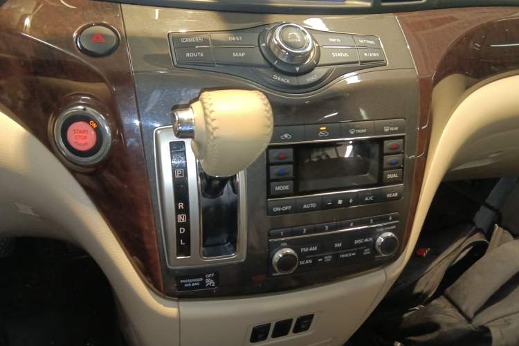 Used Nissan Quest 2015 3.5L SL Gear Lever