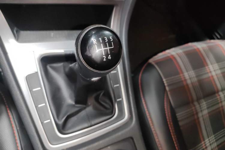 Used Volkswagen Golf 2016 1.6L Manual Fashion Edition