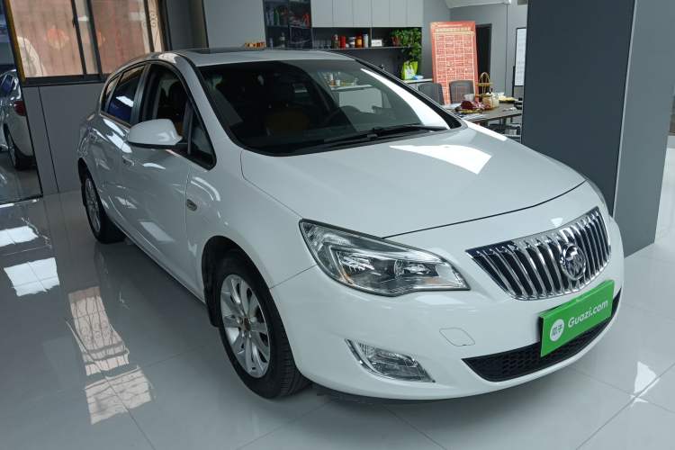 Used Buick GT 2014 XT 1.6L Automatic Fashion Edition Front Right 45 Deg