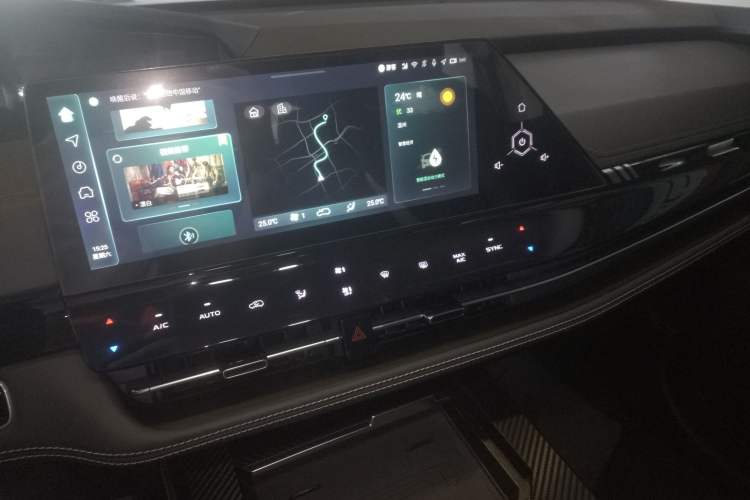 Used CHANGAN UNI-K iDD 2023 Zhidian iDD 1.5T 135km Smart & Fun Model Audio And AC Panel