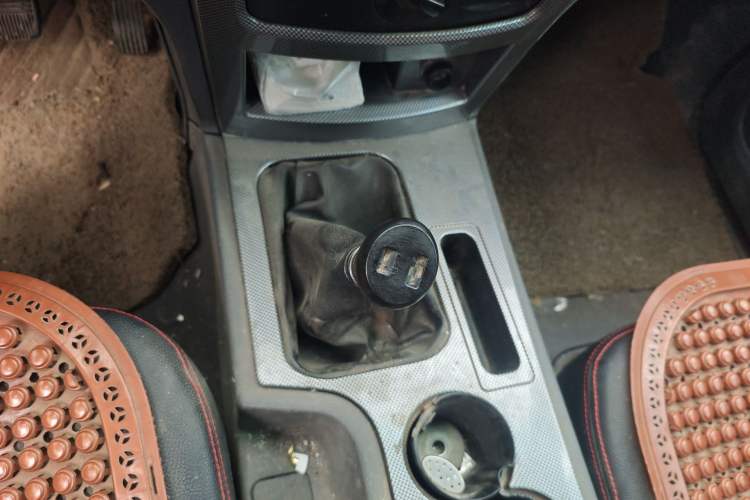 Used BAW Yueling 2014 2.8T long-wheelbase Entrepreneur Edition JE493ZLQ4CB Gear Lever