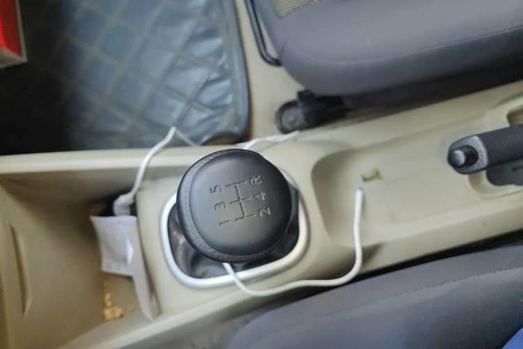 Used Venucia R50 2012 1.6L Manual Comfort Edition
