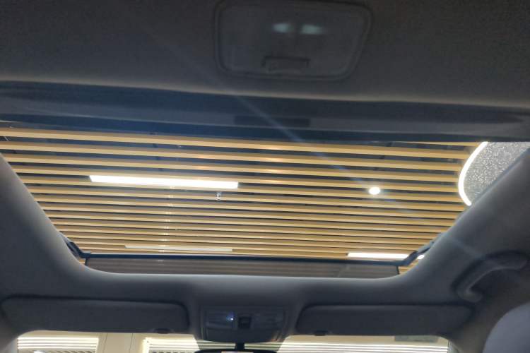 Used Kia Sportage R 2015 2.0L Automatic Two-Wheel Drive DLX Model Headliner