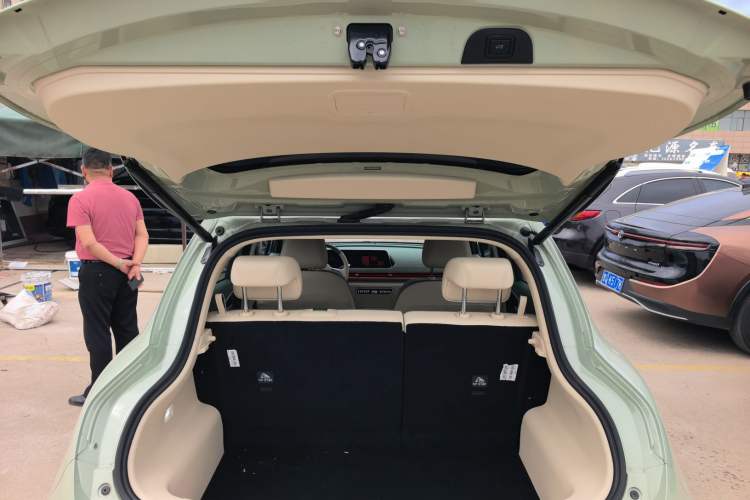 Used ORA Good Cat 2024 401 km Range Luxury Version 135 kW Trunk