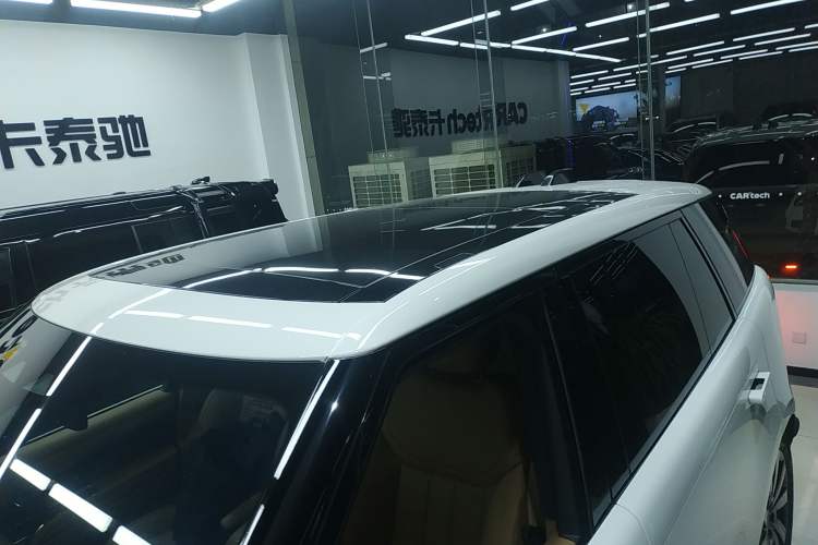 Used Land Rover Range Rover 2023 3.0 L6 400 PS Prestige Seven-Seater Extended Version
