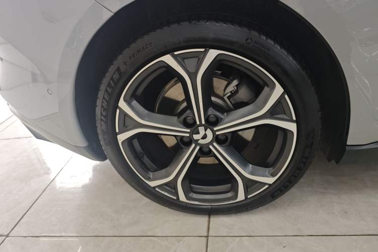 Used Nio ET5T 2024 75kWh Touring Right Rear Wheel Hub