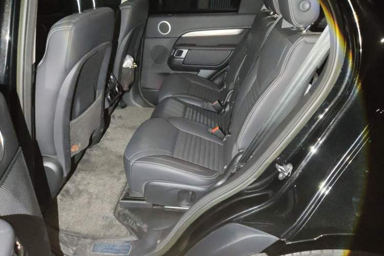 Used Land Rover Discovery 2023 Revised Version 360 PS R-Dynamic S Left Rear Seat