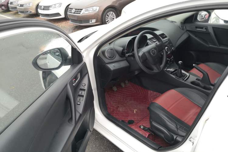 Used Mazda Mazda 3 2015 Hatchback 1.6L Manual Comfort Edition
