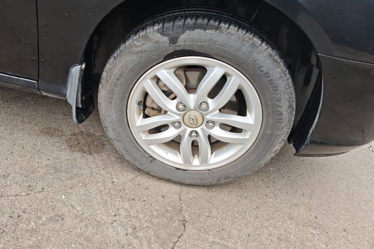 Used Hyundai Celesta 2011 1.6L Manual Comfort Edition Right Front Wheel Hub