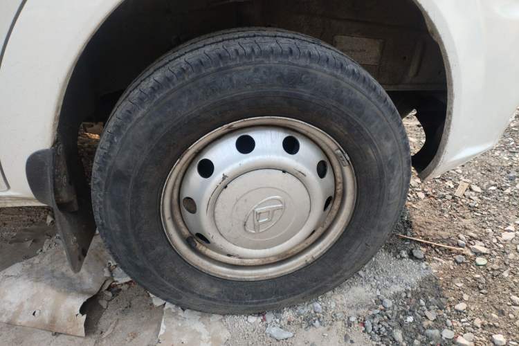 Used SAIC MAXUS Xintu V80 2021 2.0T Manual Classic Aoyuntong Short Wheelbase Mid-Roof 5/6-Seater