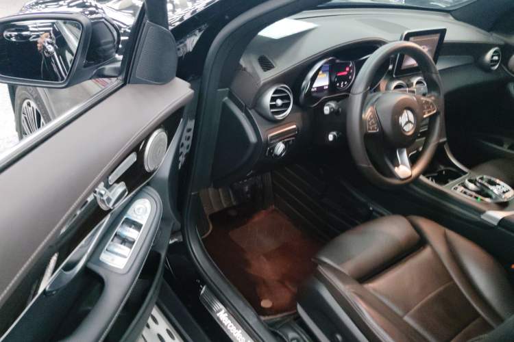 Used Mercedes-Benz GLC 2019 GLC 260 L 4MATIC Dynamic Model