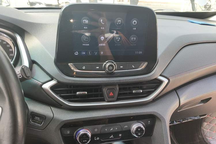 Used Chevrolet Orlando 2018 Redline 530T Automatic Enjoyment Edition (5+2 Model) – China V Standard Audio And AC Panel