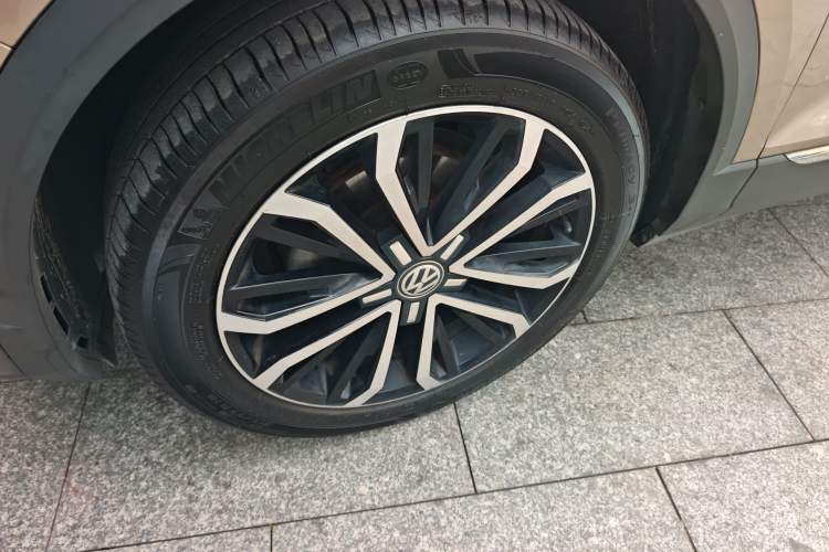 Used Volkswagen T-ROC 2018 280TSI DSG Two-Wheel-Drive Comfort Version China V Standard Left Front Wheel Hub