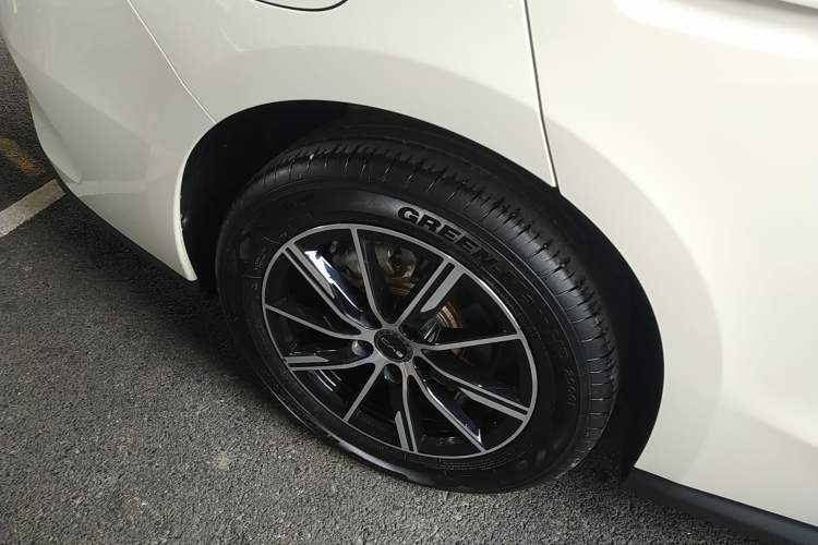 Used BYD Seal 06 New Energy 2024 DM-i 80KM Prestige Model Right Rear Wheel Hub