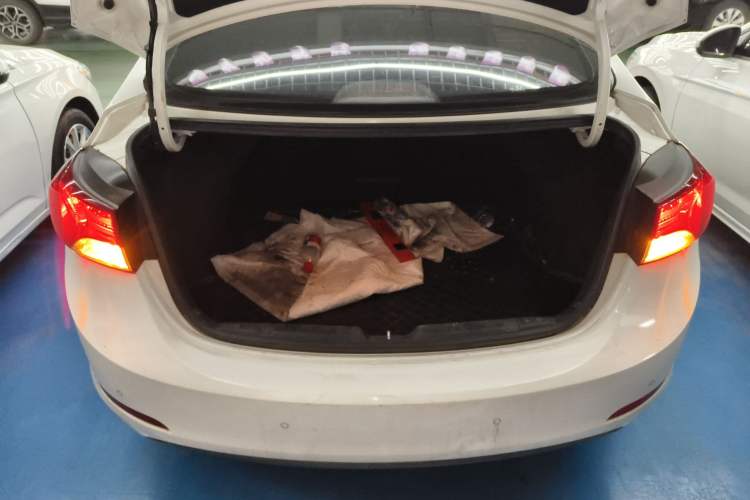 Used Hyundai Elantra (5th Generation / Langdong) 2015 1.6L Automatic Leading Model