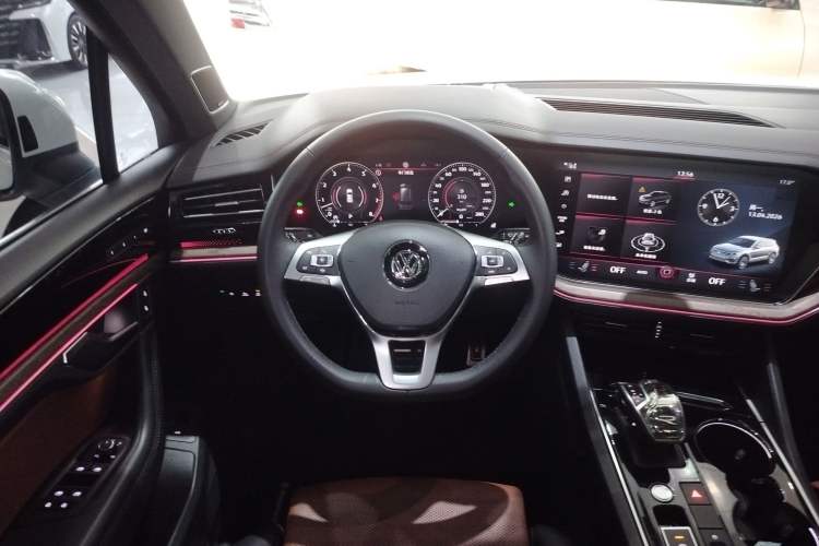 Used Volkswagen Touareg 2019 3.0 TSI Advanced Version China V Standard Steering Wheel