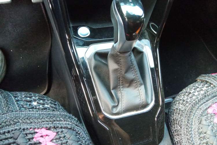 Used Volkswagen T-ROC 2023 300TSI DSG Two-Wheel-Drive Chen Guang Edition
