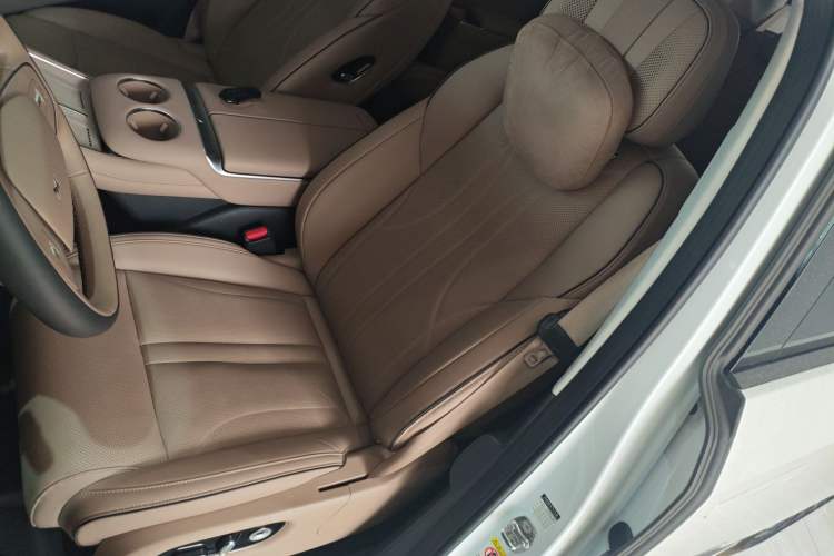 Used XPeng X9 2025 740 Ultra-Long Range Max Left Front Seat