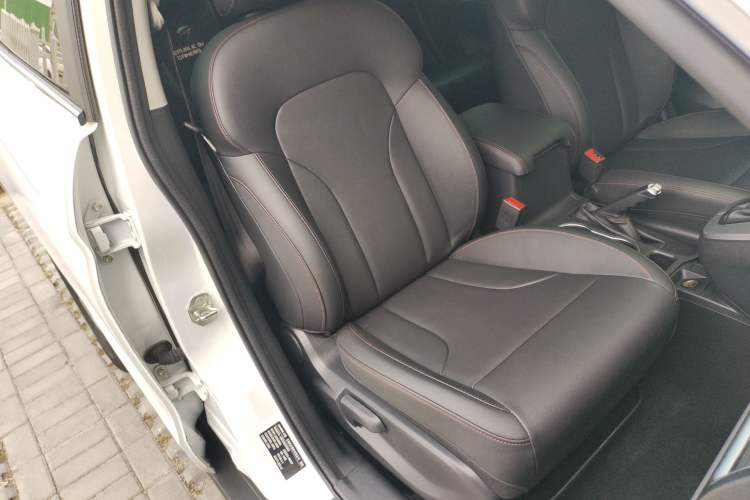 Used Haval M6 2019 1.5T DCT Two-Wheel Drive Value Edition China VI Standard Right Front Seat