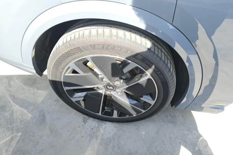 Used Li Auto L8 2025 Ultra Smart Refreshed Edition
