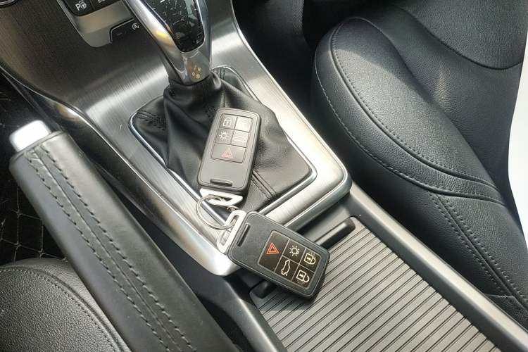 Used Volvo V40 2015 1.6T Zhiya Edition Vehicle Key