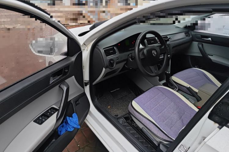 Used Skoda Rapid 2015 1.6L Automatic Smart Selection Model
