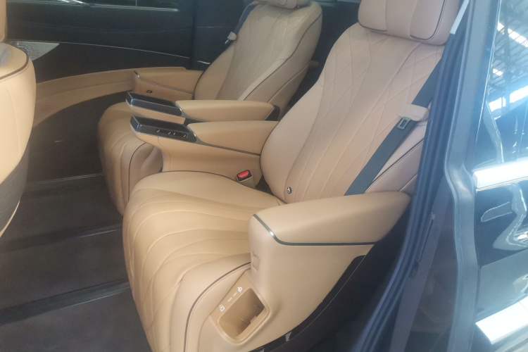 Used Denza D9 2024 DM-i 980 Four-Wheel Drive Prestige Model
