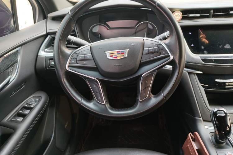 Used Cadillac XT5 2022 2.0T Two-Wheel Drive Luxury Version Steering Wheel