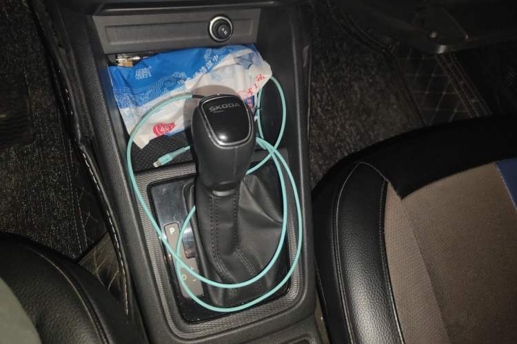 Used Skoda Kamiq 2018 1.5L Automatic Standard Edition China VI Gear Lever