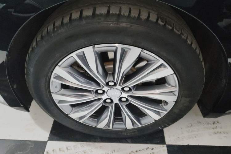 Used Hongqi E-QM5 2024 610 km PLUS
