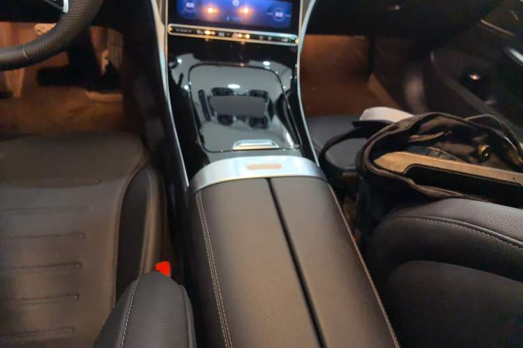 Used Mercedes-Benz C-Class 2024 C 260 L Sport Edition Gear Lever