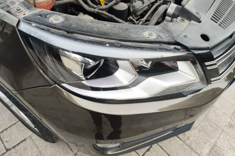 Used Volkswagen Tiguan 2017 300TSI Automatic Two-Wheel Drive Silk Road Comfort Edition Right Front Headlight