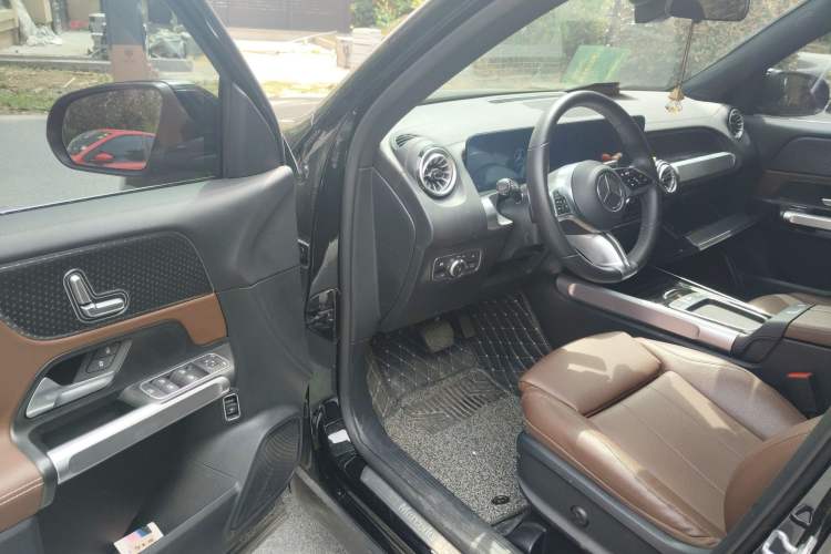 Used Mercedes-Benz GLB 2024-Year Restyled GLB 200 Dynamic Edition Driver Seat