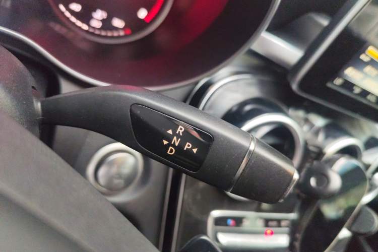 Used Mercedes-Benz C-Class 2015 Revised C 200 L Sport Edition Gear Lever