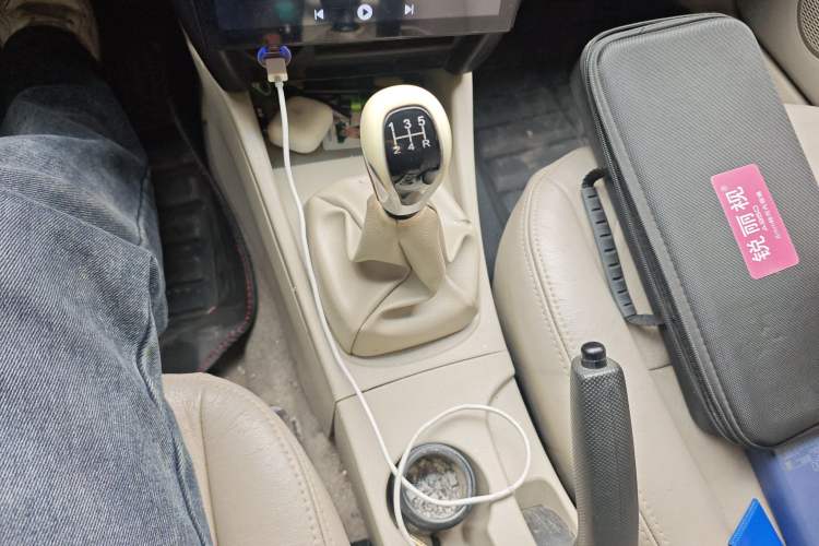 Used Soueast V3 Lingyue 2012 Revised Version 1.5L Manual Luxury Edition