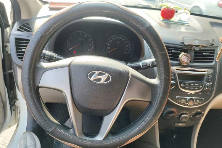 Used Hyundai Verna (older generation) 2014 1.4L Manual Smart GLS Trim Steering Wheel