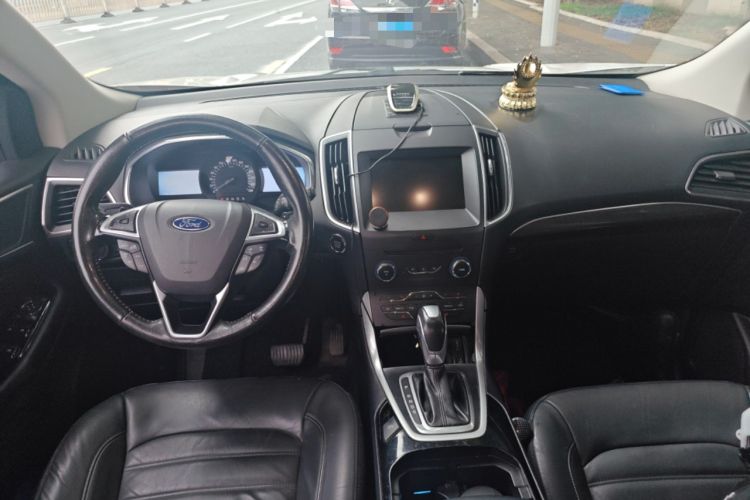 Used Ford Edge 2015 2.0T GTDi Two-Wheel-Drive High-Line Version
