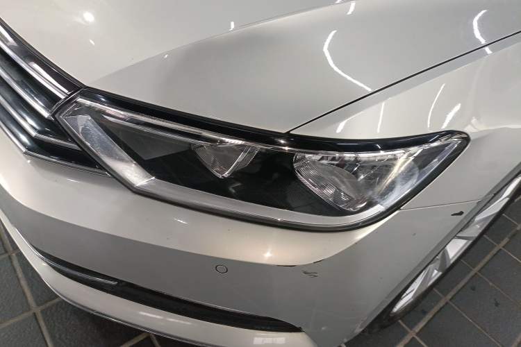 Used Volkswagen Magotan 2017 330TSI DSG Leading Model
