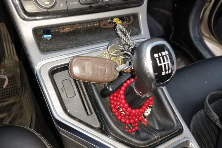 Used Geely Auto Emgrand GL 2018 1.8L Manual Elite Smart Connectivity Version Gear Lever
